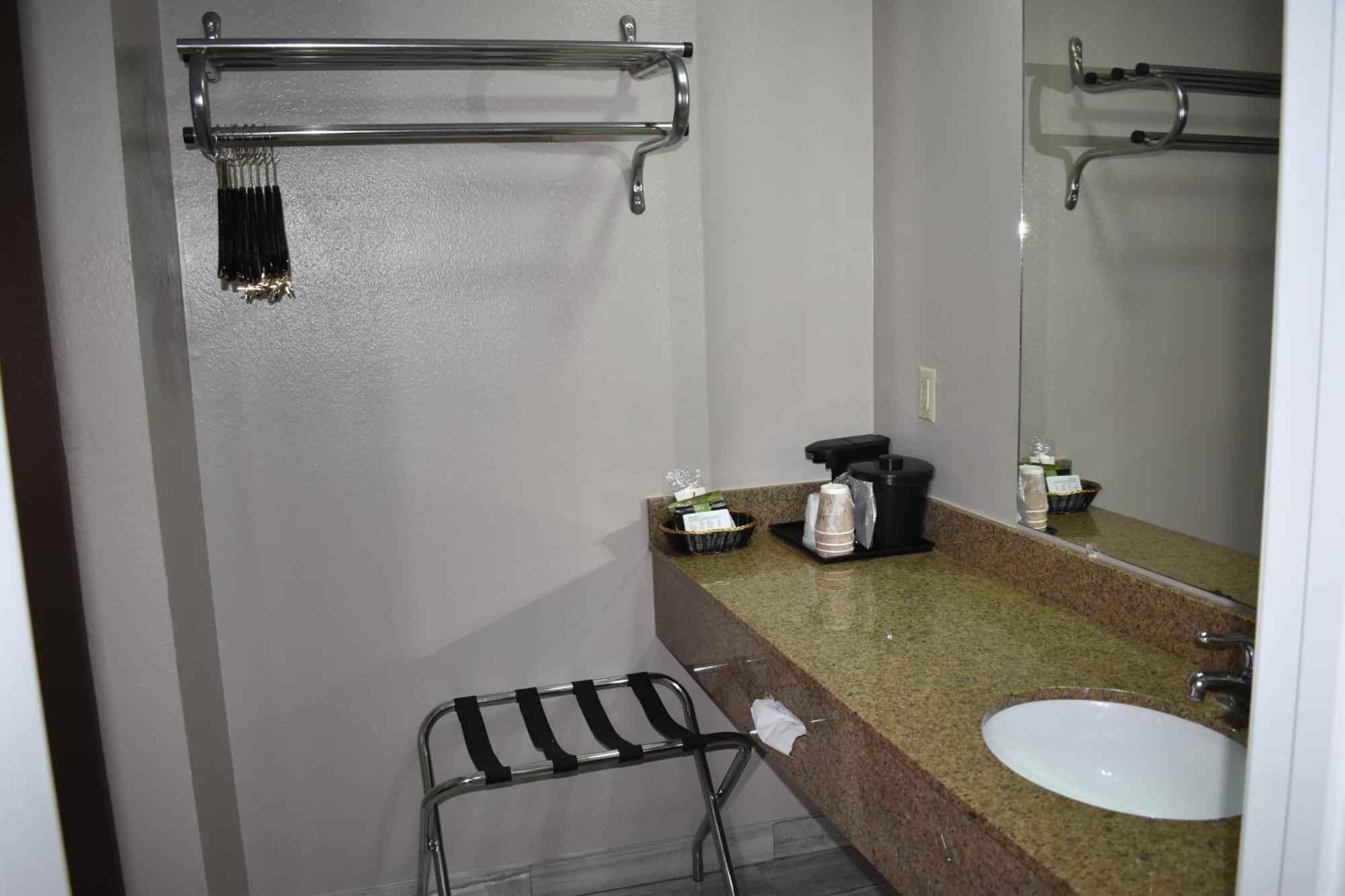 Huntingdon The Heritage Inn, Inc מראה חיצוני תמונה