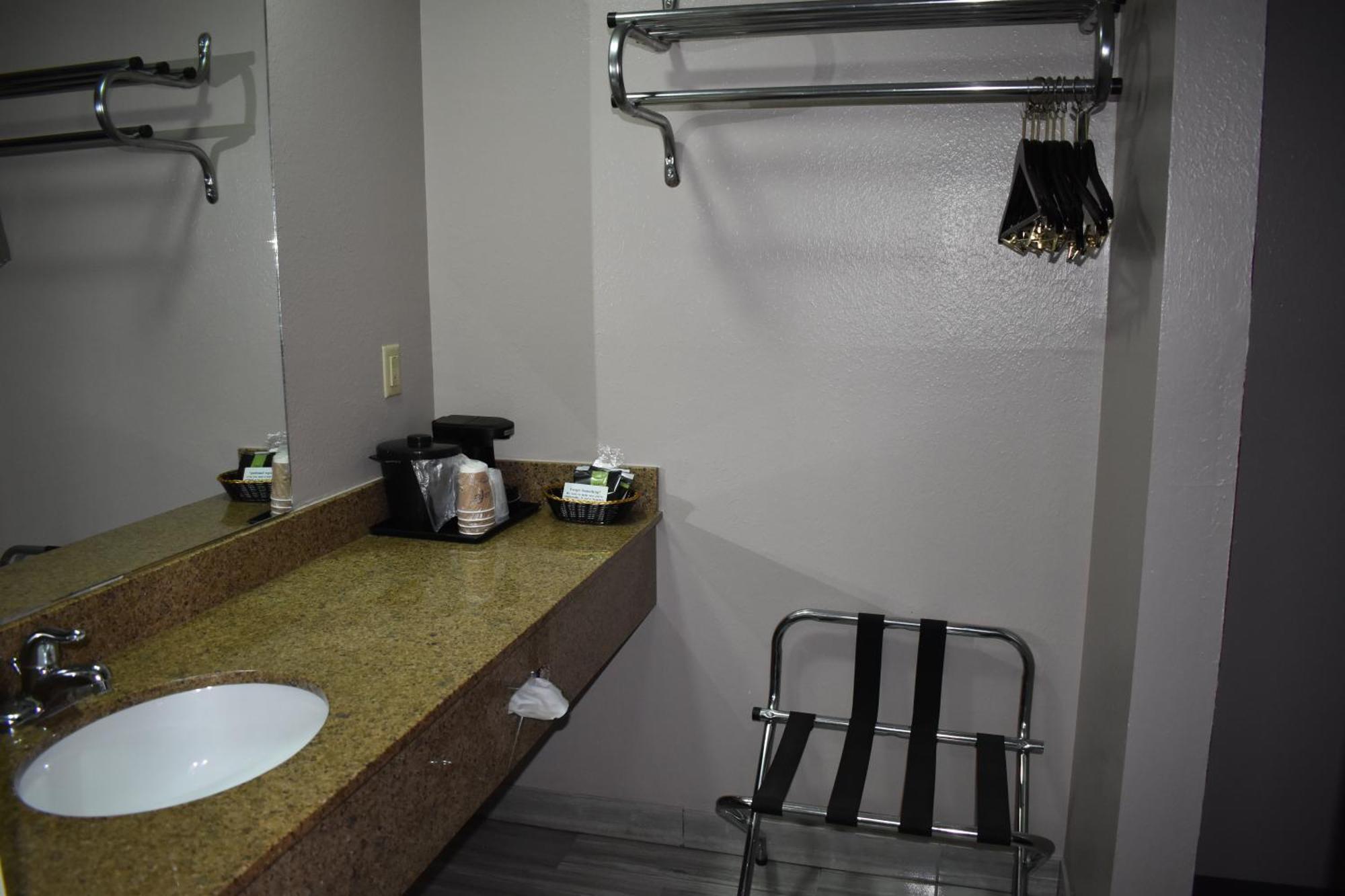 Huntingdon The Heritage Inn, Inc מראה חיצוני תמונה