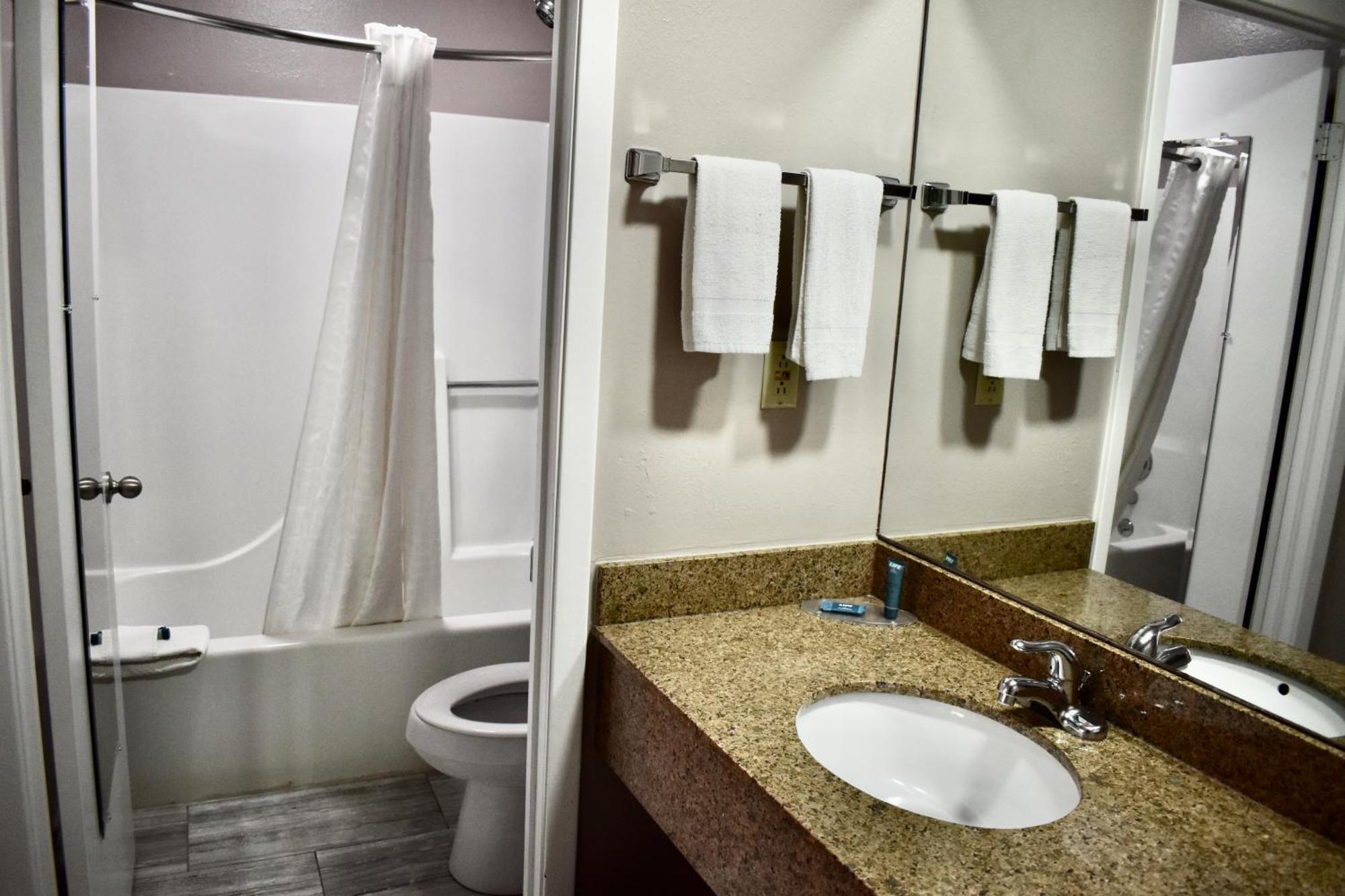 Huntingdon The Heritage Inn, Inc מראה חיצוני תמונה